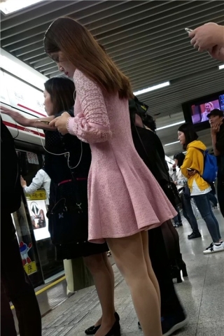 粉色连衣裙，丝袜美腿高跟美女（视频版）