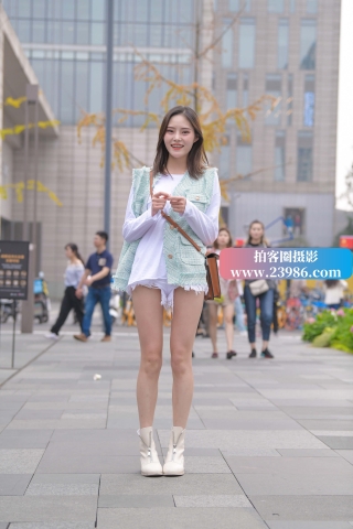 搭讪街拍青春小姐姐