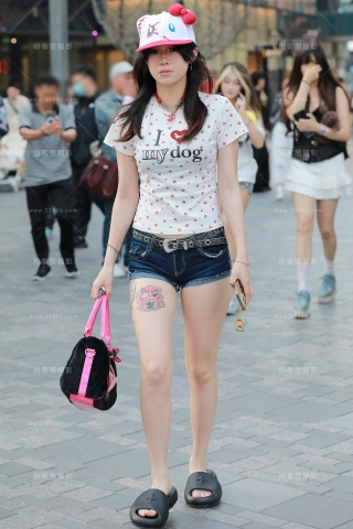 深蓝色紧身热裤