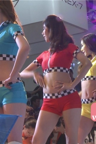 查看完整内容：性感好身材美女模特舞台走秀。（视频版） - 共5张图片