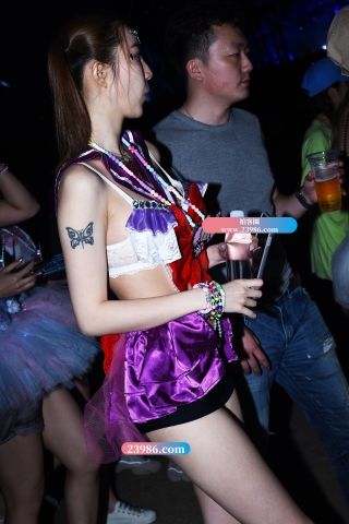 【咔喳赛贴】短裙妹妹