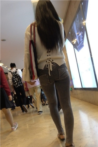 街拍紧身牛仔裤美女，个顶个的紧 [1.14 GB]（视频版）