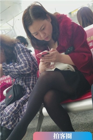 查看完整内容：4k-高铁站候车室拍摄极品美腿黑丝高跟鞋美少妇（视频版） - 共8张图片