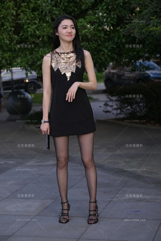 搭讪嘿丝黑裙美女