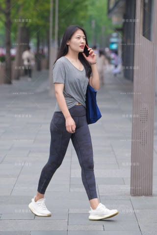 查看完整内容：【视觉冲击赛贴】迷彩瑜伽裤美女 - 共16张图片