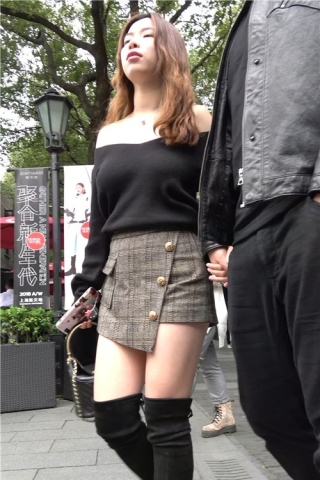 4K - 长靴美腿大波浪街拍成熟美女 [1.13 GB/MP4]（视频版）