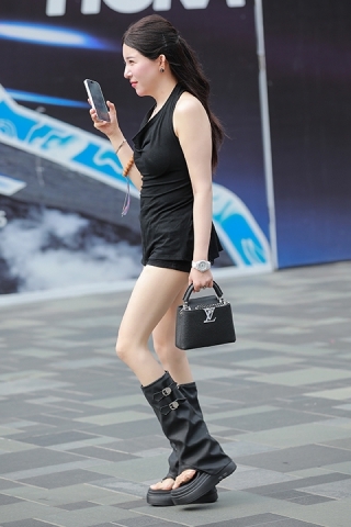 黑色热裤美女【原图+视频】