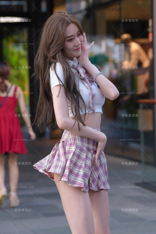 查看完整内容：超短百褶裙，大长腿美女 - 共17张图片