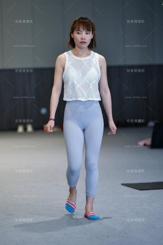 ★舞动舒展瑜伽美女