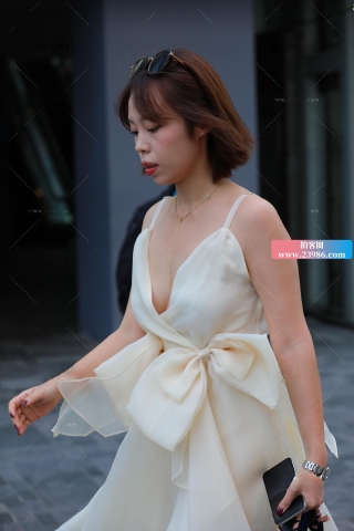 这有点像礼服吧，