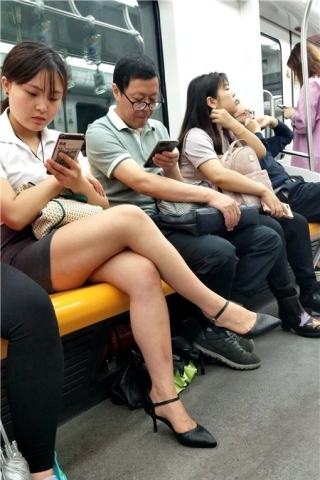 经典白衬衫黑高跟素颜女孩、极品裸腿（视频版）