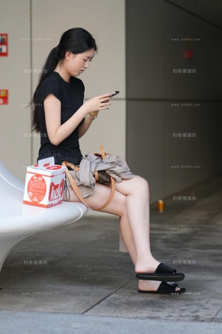 没有穿丝wa的小姐姐