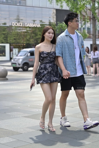 查看完整内容：帅哥的白皙女盆友 - 共21张图片