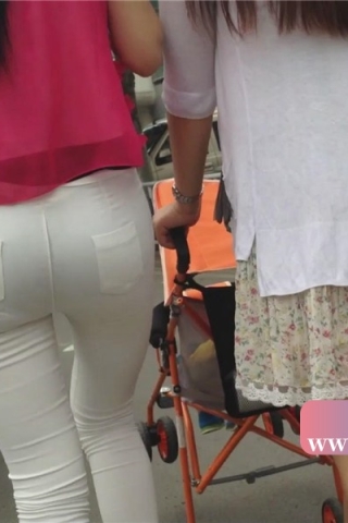 查看完整内容：街拍极品紧身白裤美腿苗条少妇 [795 MB]（视频版） - 共6张图片