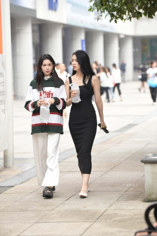 街拍黑色长裙美姐