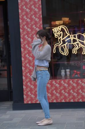 查看完整内容：一字肩，紧身蓝牛妹纸 - 共21张图片