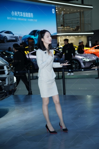 查看完整内容：（上集）2024年收官力作：11月某大型che展SW美女全套图集 - 共29张图片