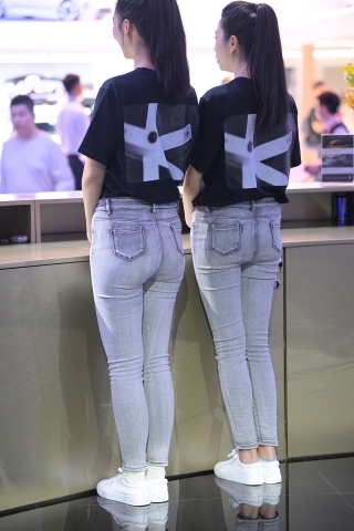 紧致牛仔小妹【原图+视频】