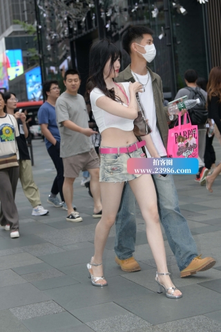 清凉白皙小蛮腰女友