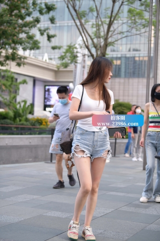 ★街拍白T恤热牛小清新美眉★