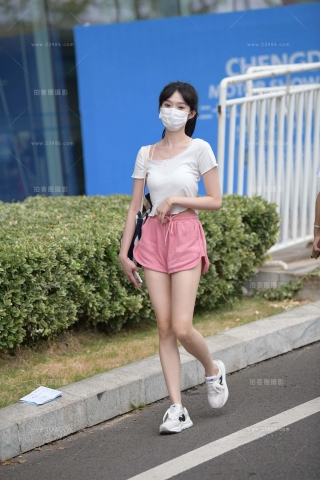 小清新粉色短裤妹子
