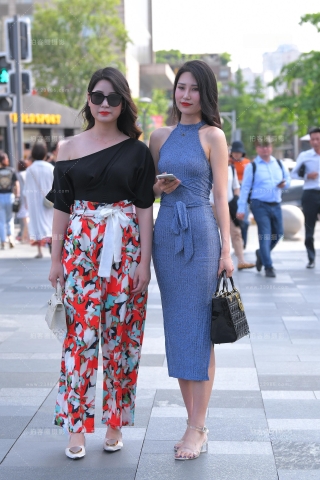 查看完整内容：【补档】性感翘臀，高挑小姐姐 - 共12张图片