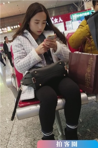 查看完整内容：4k-车站候车室内黑丝袜打底裤小姐姐看上去很乖（视频版） - 共6张图片