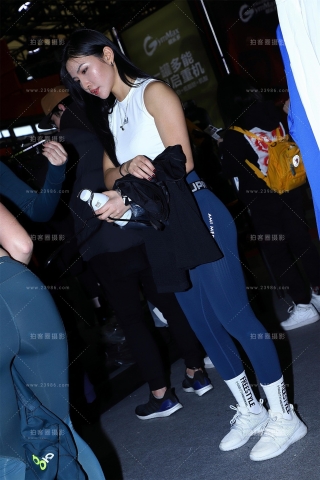 【Mark赛帖】卖服装的紧身运动裤美女