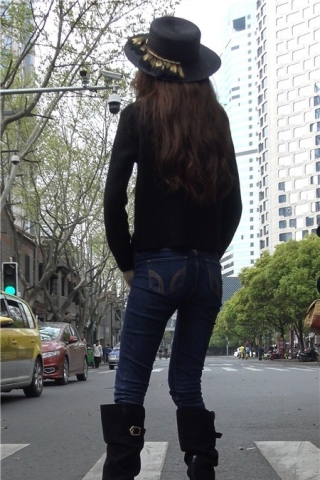 4k-蓝色牛仔裤+皮裙街拍大美女 [1.10 GB]（视频版）