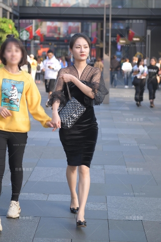 查看完整内容：韵味开叉包臀裙 - 共15张图片