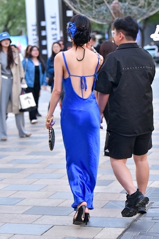 ★婀娜紫色绸缎长裙美女（城市版）