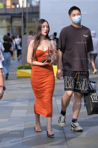 查看完整内容：裹胸包臀裙美女 - 共12张图片