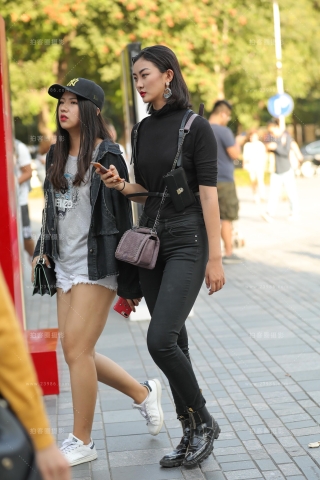 带点酷劲的紧牛妹纸