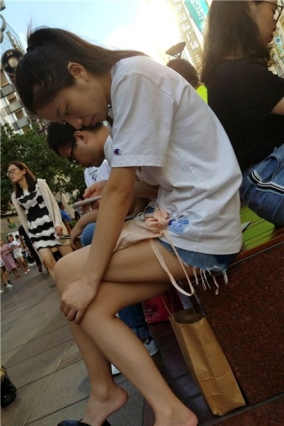 查看完整内容：4k 漂亮的马尾辫热裤小姐姐美女 [638 MB]（视频版） - 共8张图片