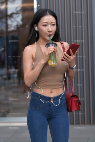 【视觉冲击赛贴】遇见翘臀蜜桃裤小姐姐