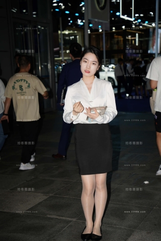 查看完整内容：（下集）2023年6月上旬某大型che展SW美女全套图集 - 共23张图片