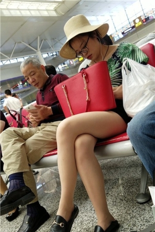 查看完整内容：4k-草帽文艺小清新丝袜美腿女孩（视频版） - 共10张图片