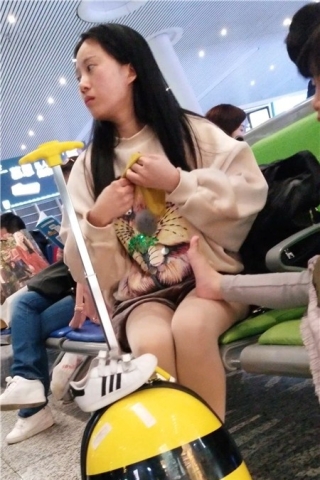 查看完整内容：4k-街拍肉丝可爱美女姐姐（视频版） - 共6张图片