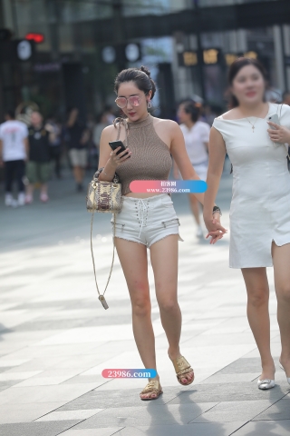 【凯恩赛帖】上衣这么穿还挺性感