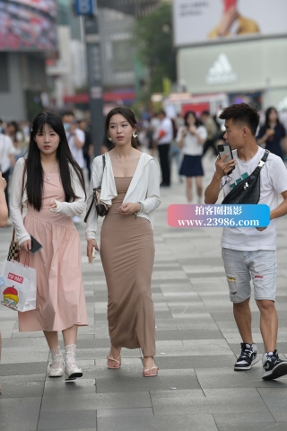 搭讪害羞的长裙美女姐妹