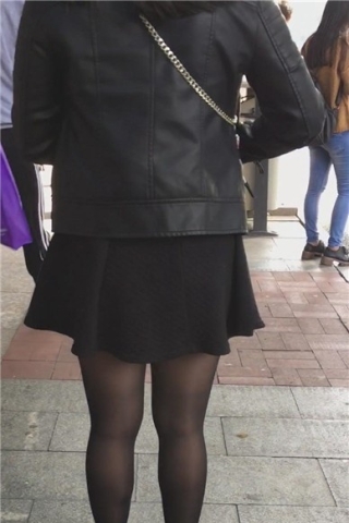 街拍黑丝短裙性感熟女姐姐（视频版）