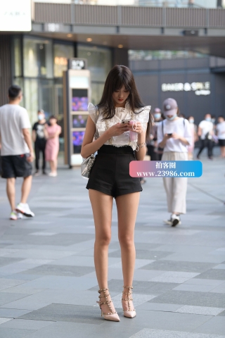 小姐姐的腿又细又长