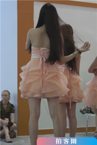 查看完整内容：4k-完美长腿高跟鞋公主裙的showgirl美眉60067（视频版） - 共8张图片