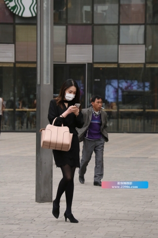 黑丝大长腿美眉真的高挑