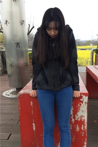 查看完整内容：摄影湿约拍个紧身蓝牛妹纸  [498 MB]（视频版） - 共6张图片