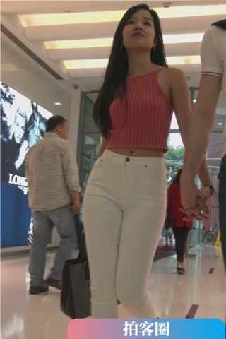 查看完整内容：4k-雨天拍摄搂腰逛街的美臀白裤老外情侣 [1.83 GB]（视频版） - 共8张图片