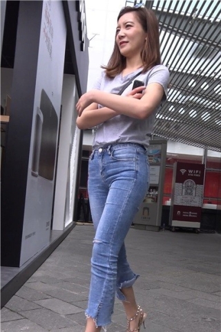 查看完整内容：4k-街拍气质端庄蓝色紧牛美女 [2.09 GB]（视频版） - 共12张图片