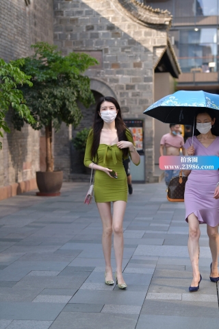 查看完整内容：街拍墨绿色包臀裙美姐 - 共20张图片