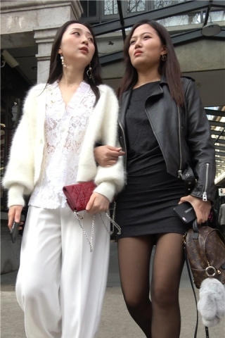 4K 超级性感短裙街拍黑丝美女第二季 [1.54 GB]（视频版）