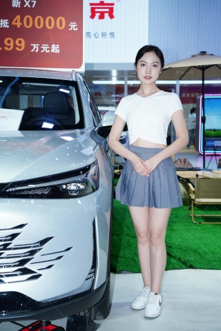 查看完整内容：（上集）2024年4月某车展拍到的所有丝袜图集 - 共25张图片